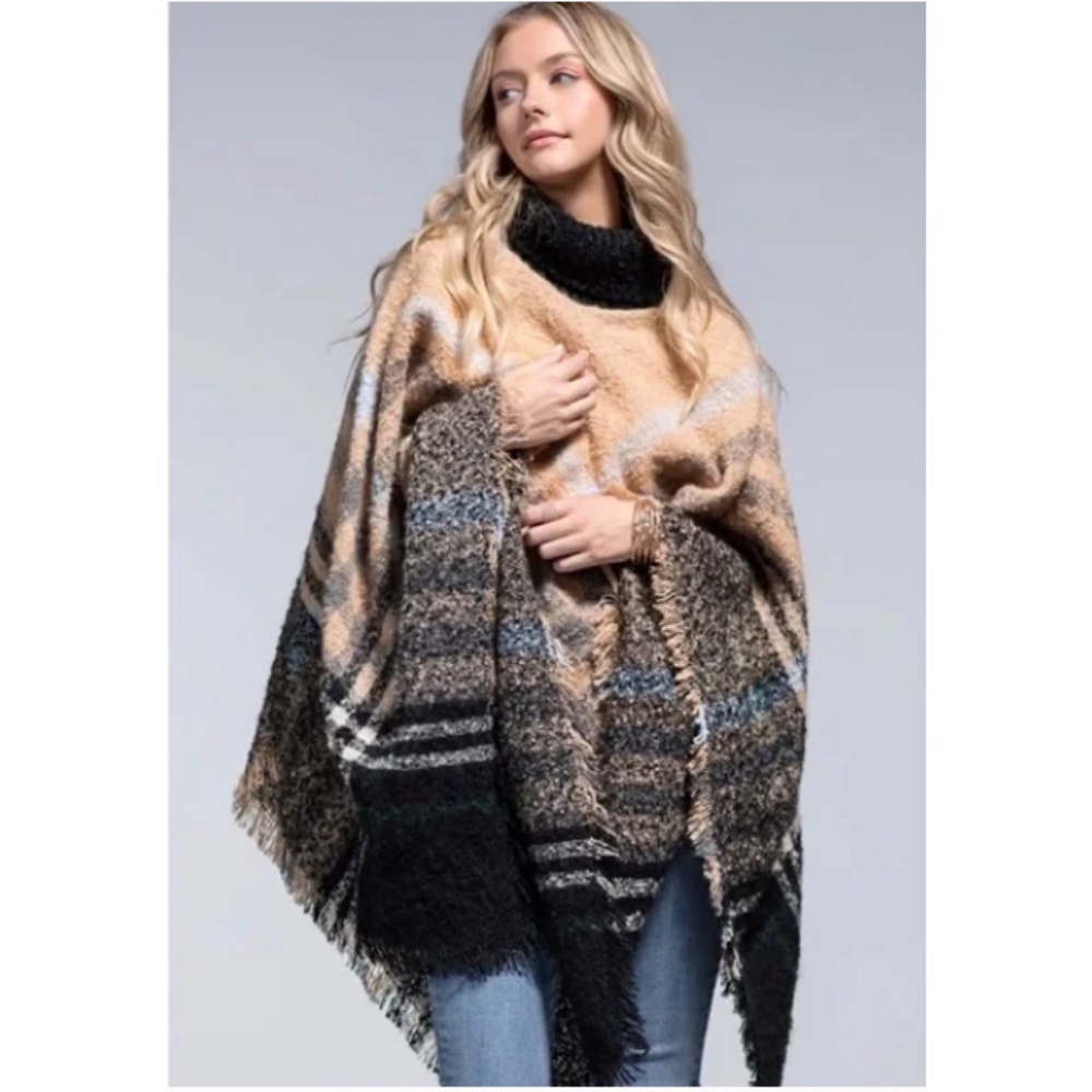 New York Soft Boucle Poncho - Picture 4 of 9